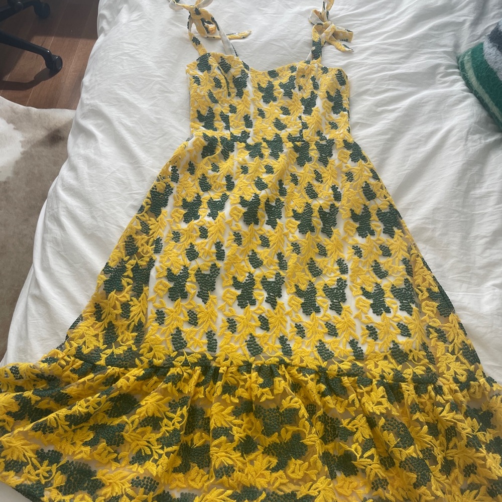 Dress the Population size Small Wren gown